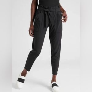 Athleta skyline II paper bag pants size 6